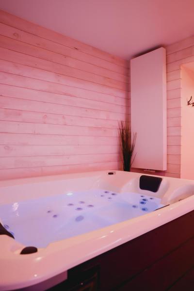 Hôtel Mademoiselle, Book  Hoteller i Ruy med pool, Swimmingpool