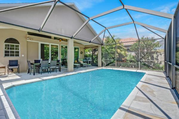 Cozy Beach House - 5 minutes from Vanderbilt Beach, Book Feriehus Villaer i Florida, Villa