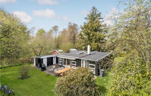 Cozy Home In Dronningmølle With Wifi, Book Feriehus Dronningmolle 