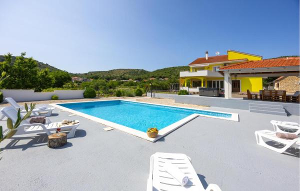 Awesome Home In Primorski Dolac With Sauna, Book Feriehus Primorski Dolac Split Region