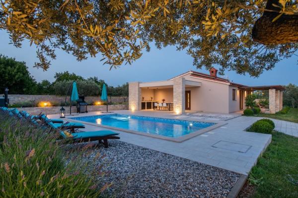 Villa Silentio, Book  Marčana Pula Region