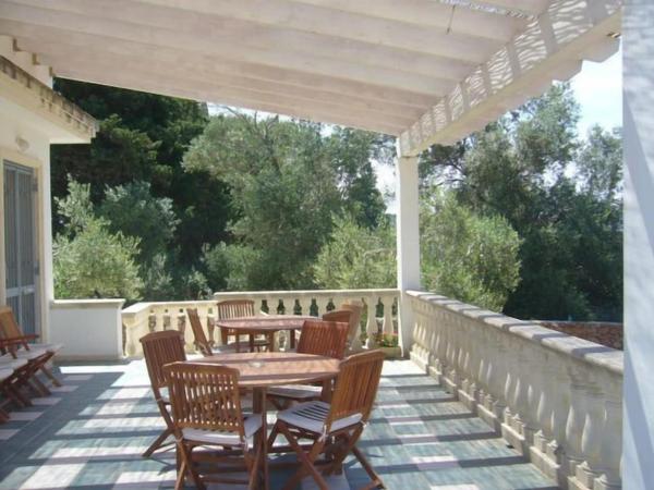 Villa Grazia Baia Verde Gallipoli a 200mt dalla spiaggia e a pochi passi dai Locali Notturni, Book  Baia Verde hoteller med parkering, Parkering