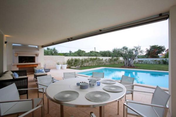 Luxury villa Lara with private pool, Book  Hoteller i Pula Riviera med pool, Swimmingpool