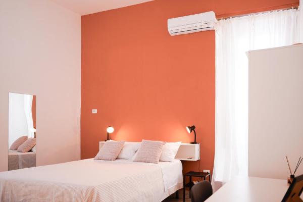 From Home to Vesuvius - Close to Pompeii, Herculaneum, and the Heart of Naples, Book  Torre del Greco Campania