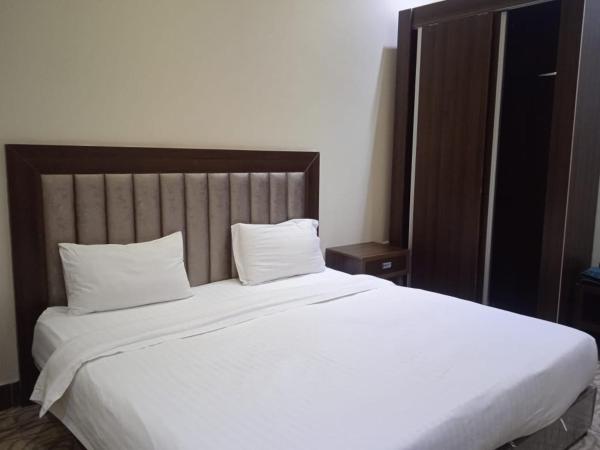 Quiet Rooms 7, Book  Riyadh Region hoteller med parkering, Parkering