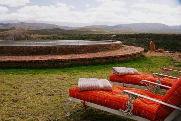 Rietfontein Ostrich Palace, Book Bed and Breakfast Vleirivier 