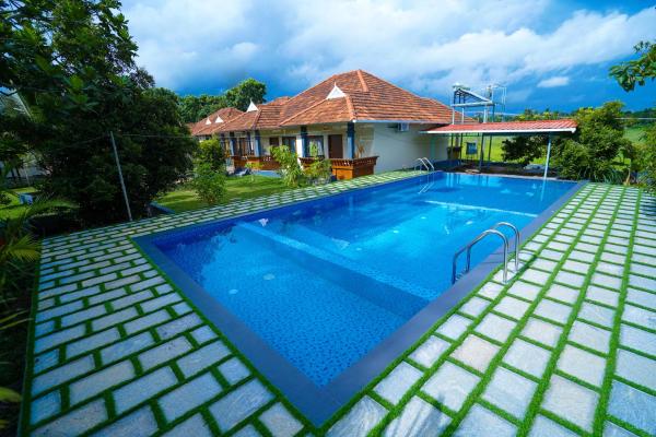 KOTTACKAL NATURE INN, Book  Angamali hoteller med pool, Swimmingpool