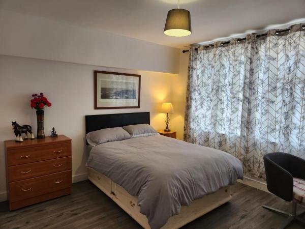 White House Ensuite double bedroom, Book  Warrington Cheshire