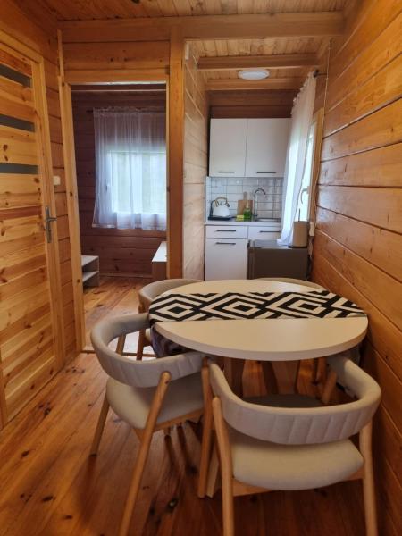Domki u Pieszczocha BIESZCZADY, Book  Podkarpackie hoteller med parkering, Parkering
