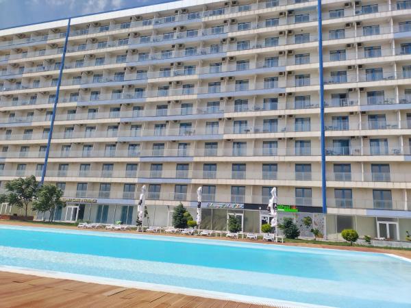 BLAXY Resort STEFI, Book  Douăzeci şi Trei August 