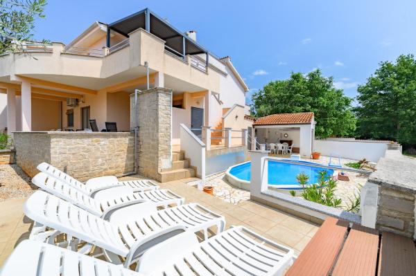 House Monique with pool, Book  Rošini Poreč Region
