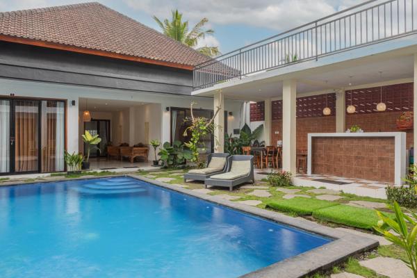 Villa Ratu Ayu, Book  Hoteller i Gianyar med pool, Swimmingpool