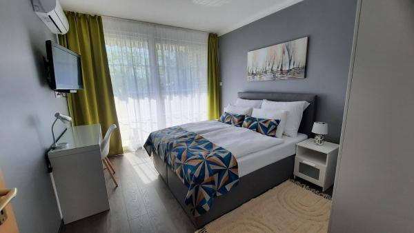 Balaton Legendája apartman, Book  Hoteller i Siófok med parkering, Parkering