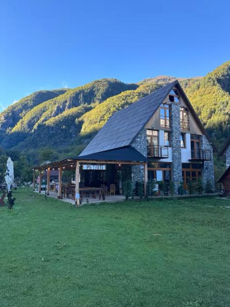 Petriti theth, Book Hotel Shkoder County hoteller med parkering, Parkering