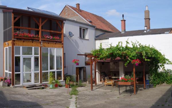 Gasthaus Helena, Book Pension Hoteller i Burgenland med parkering, Parkering