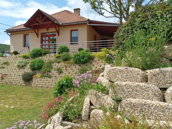 Napfénydomb Vendégház, Book Pension  