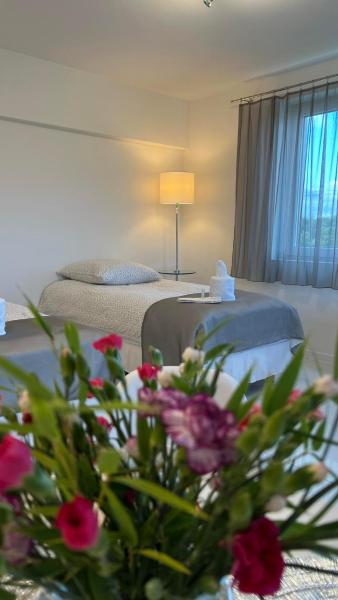 AZYL, Book  Lower Silesia hoteller med parkering, Parkering