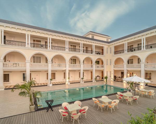 Rudra Imperial Resort, Book Ferieresort Sītāpur 