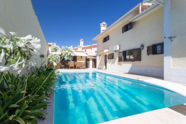 Aroeira Sunny Villa - Heated Pool extra cost, Book  Lisbon Region hoteller med pool, Swimmingpool