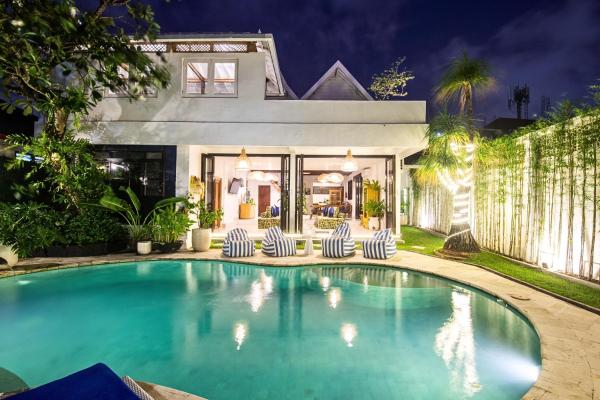 Monroe 3BR Luxury Villa Seminyak BREAKFAST INCL Netflix Private Pool 900m to Beach, Book  Bali hoteller med morgenmad, Morgenmad