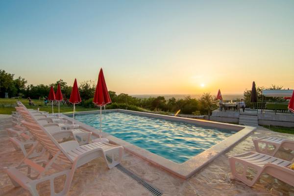 Bed and breakfast Rogočana, Book  Hoteller i Presika med pool, Swimmingpool