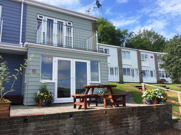 Freshwater Bay Holiday Cottages, Book Ferielandsby Hoteller i Dyfed med parkering, Parkering