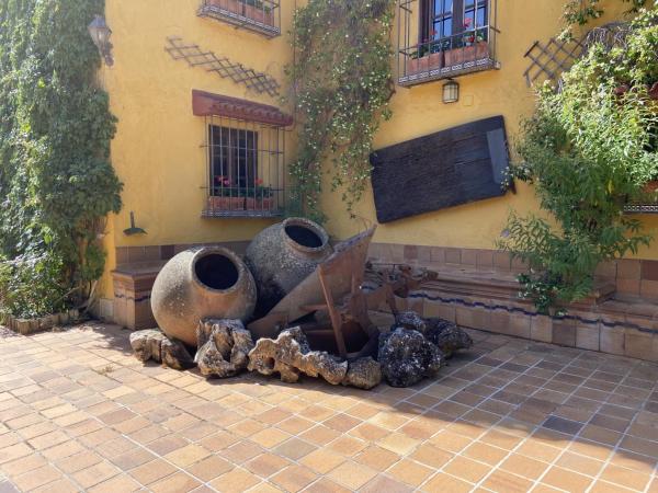 Cortijo rural Archidona by Málaga Planners, Book  Zagra hoteller med parkering, Parkering