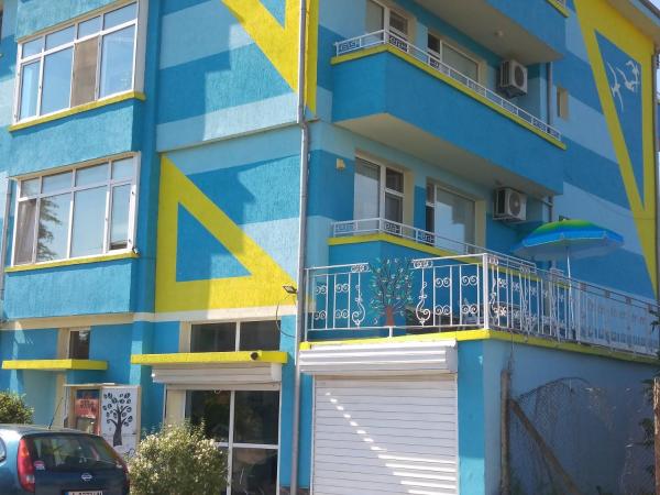 Къща за гости Синьо Лято, Book  Hoteller i Burgas Province med parkering, Parkering