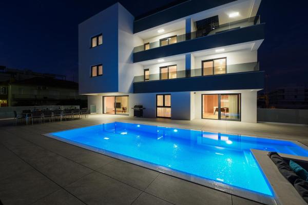FUX LUXURY Infinty-Pool Zadar, Book  Hoteller i Zadar County med pool, Swimmingpool