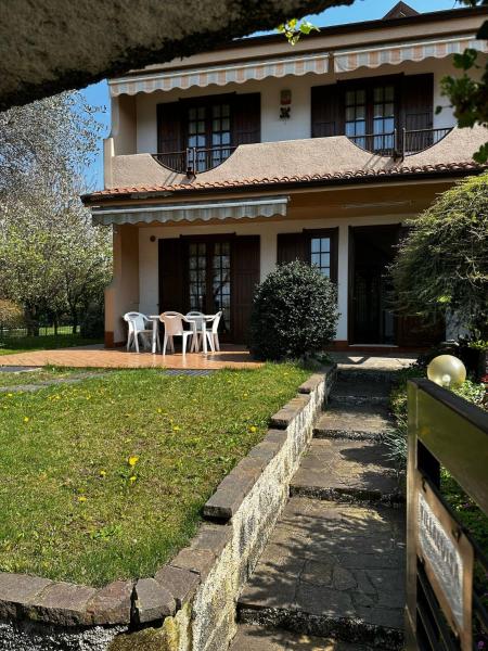 Villa Luisa, Book  Hoteller i Bergamo med parkering, Parkering