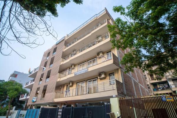 ASTER HOMES I 2Bhk I Sec-39 I Near Medanta, Book  Hoteller i Haryana med parkering, Parkering