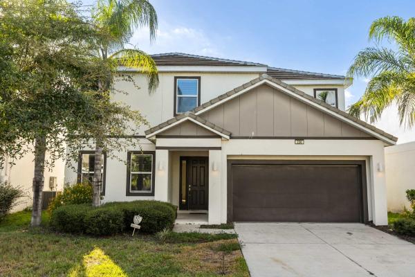 Sunny Stay in Orlando - 6BR Home with Pool!, Book  Kissimmee hoteller med pool, Swimmingpool