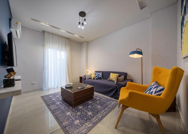Travelholic 90 Residence