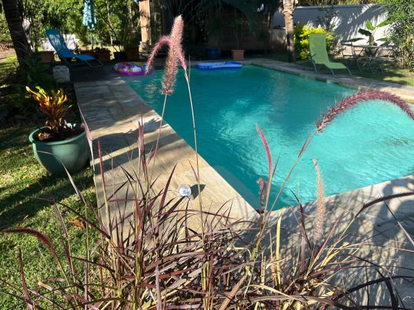 Espace Détente des Calumets, Book  Hoteller i Saint-Paul med pool, Swimmingpool