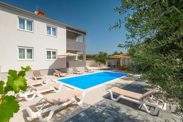 Apartments Medulin 2217, Book Lejlighed Hoteller i Pula Riviera med pool, Swimmingpool