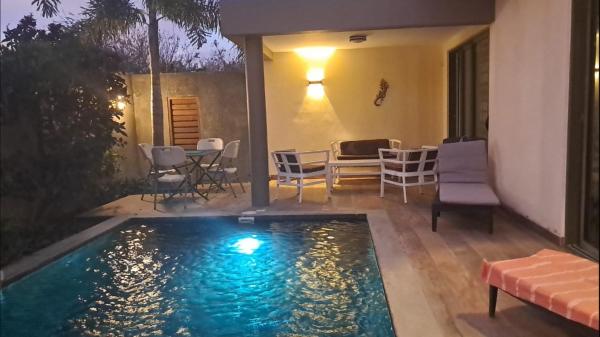 Villa privée moderne Grand Baie 8 places 4chambres, Book  Grand-Baie Mauritius North Coast