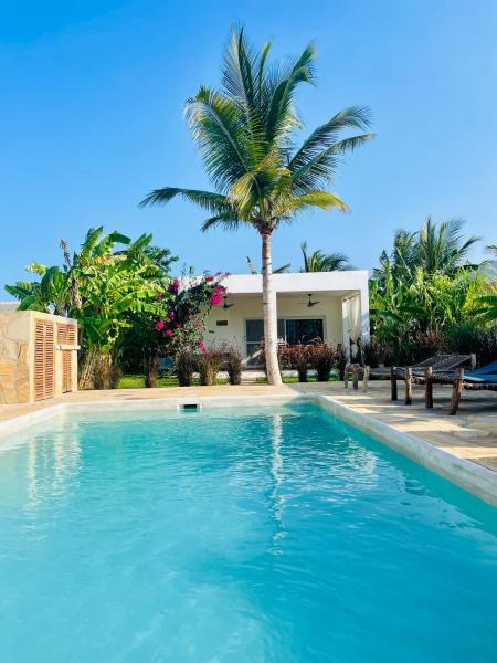 Relax Villa Kiwengwa, Book  Zanzibar hoteller med pool, Swimmingpool