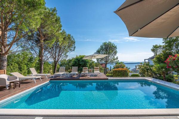 Villa mit Privatpool, Whirlpool, 350 Meter zum Strand, Book  Kvarner hoteller med pool, Swimmingpool