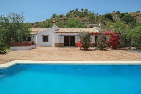Villa Buenavista Malaga - Stunning Views - Private, Book  Hoteller i Cartama med pool, Swimmingpool
