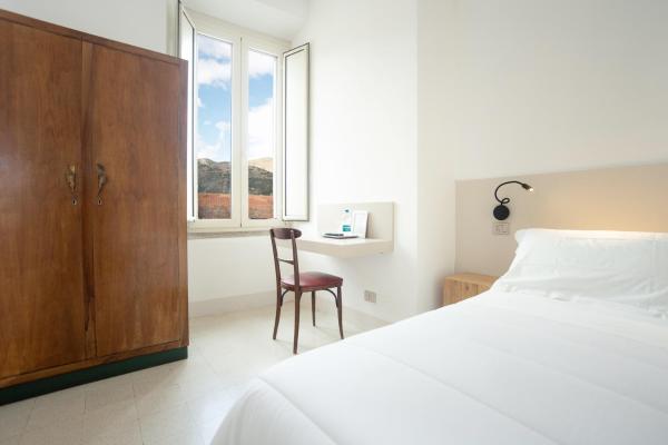 Hotel Leon DOro, Book   
