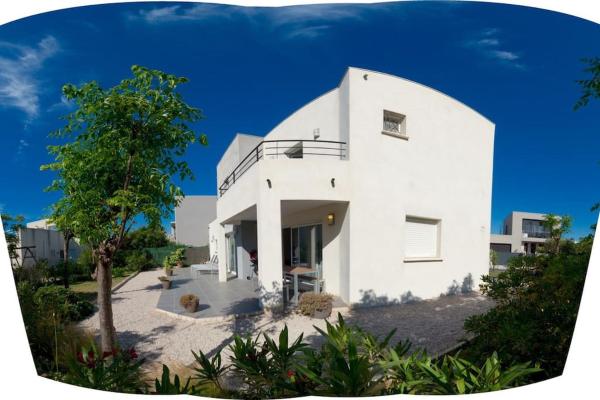Villa St louis à 50m de la mer+6 velos +Piscine+climatisation, Book  Sète Étang de Thau