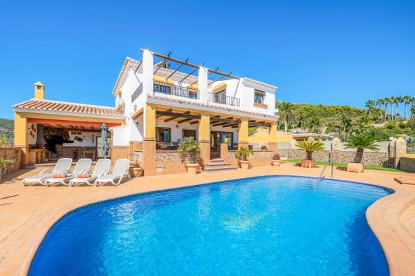 Villa Marta Nerja, Book  Hoteller i Axarquía med pool, Swimmingpool
