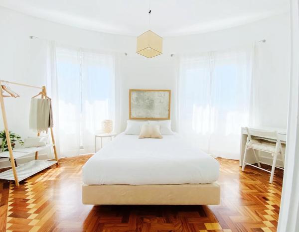 Soar Home l SALDANHA l Premium Stay Climate Comfort 1 min to Metro, Near Coworks and Eduardo VII Park, Book  Lissabon.  