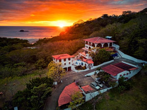 Beachside stay at Villa ViYarte, Book  Hoteller i Rivas Region med pool, Swimmingpool
