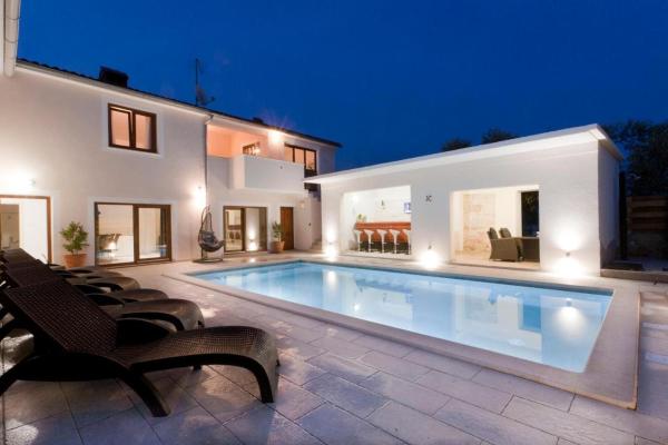 3 holiday apartments with shared pool, peaceful location, Book Lejlighed Hoteller i Pula Riviera med pool, Swimmingpool