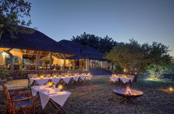 Rhulani Safari Lodge, Book Lodge Melorane Madikwe Game Reserve