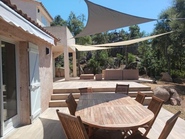 Santa Giulia Superbe Villa 8 personnes 150m plage, Book  Hoteller i Korsika med parkering, Parkering
