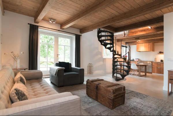 Beautiful House in The Middle of Nature, Book  Abcoude Flevoland