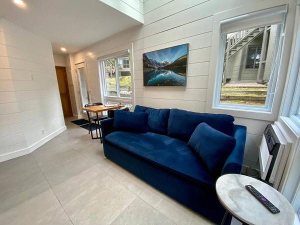 Modern Cottage in the Tremblant Ski Village, Book  Mont-Tremblant Village 
