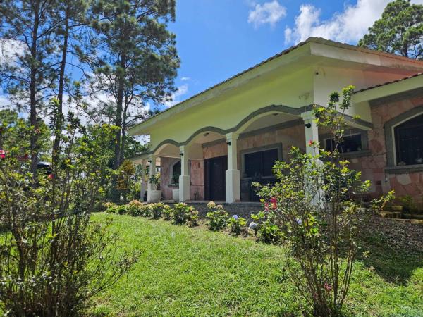 Villa Isabel, Book  Tegucigalpa 